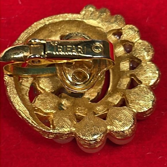 Trifari Single - Picture 7 of 8